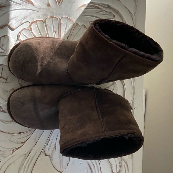 UGG Classic Short Boots dark brown size 5 - Picture 2 of 8
